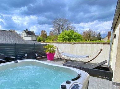 Suite with Hot Tub