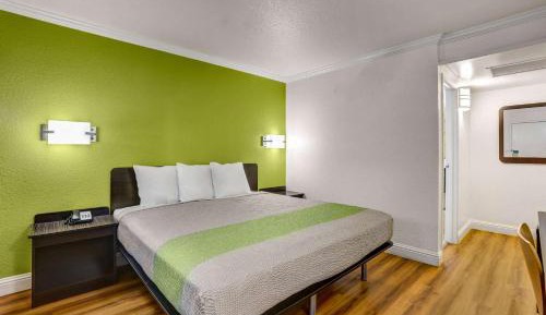 King Room - Non-Smoking