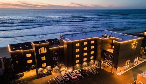 Oceanfront King Studio with Spa Bath (Nautica Suite)