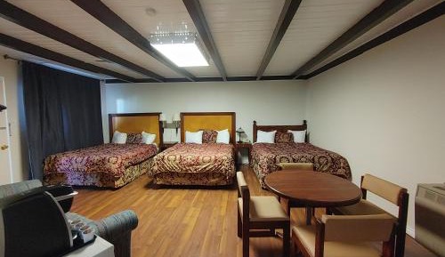 Deluxe Family Room