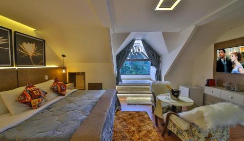 King Room with Spa Bath