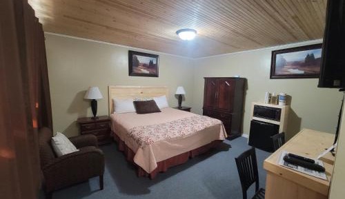 Deluxe King Suite