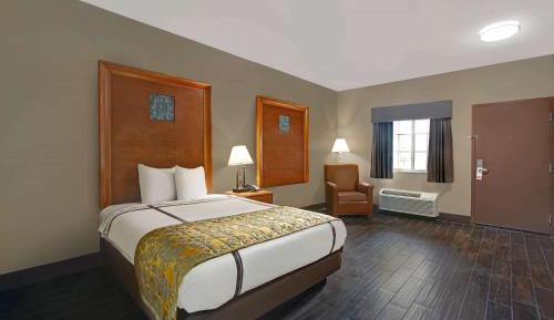 Queen Room - Non-Smoking