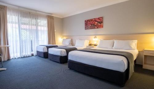 Executive Triple Room with Balcony 