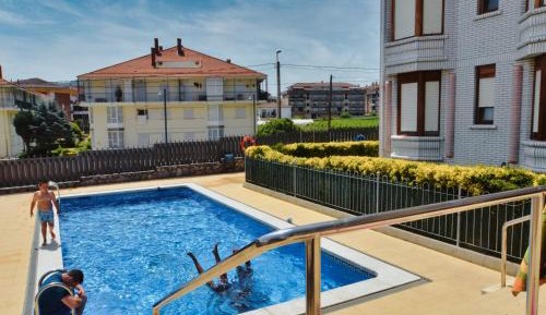Apartment with Pool View 