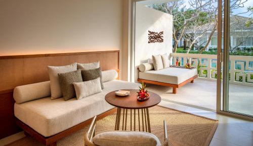Deluxe Suite with Pool View