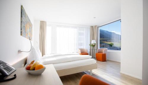 Standard Twin Room with Mountain View