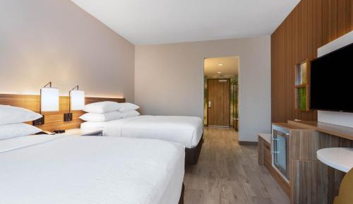 Queen Room with Two Queen Beds (No Resort Fee)