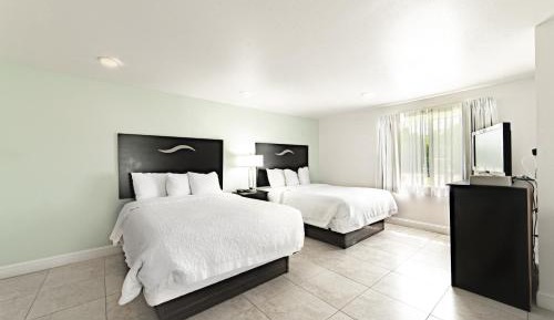 Queen Room with Kitchenette