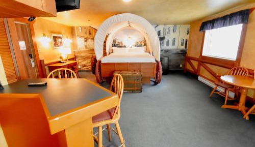 Suite with Hot Tub