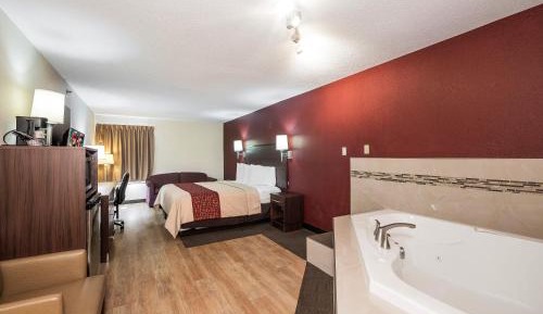 King Suite with Spa Bath - Non-Smoking