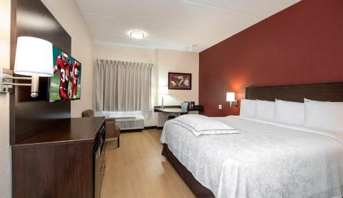Premium King Room Smoke Free (Upgraded Bedding and Snack Box)