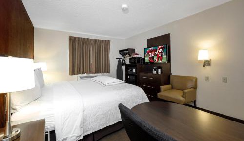 Premium King Room Smoke Free (Upgraded Bedding and Snack Box)