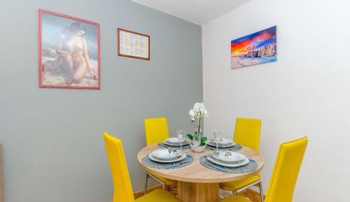 One-Bedroom Apartment with Balcony
