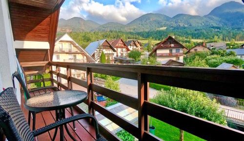 Two-Bedroom Apartment with Balcony and Mountain View