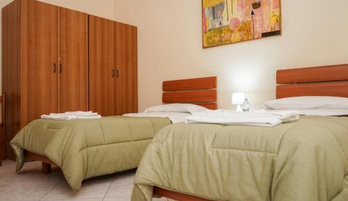 Twin Room with Private External Bathroom