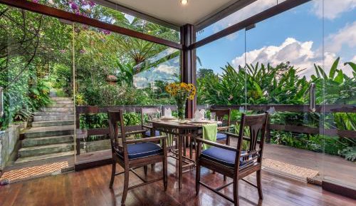 Villa with Garden View