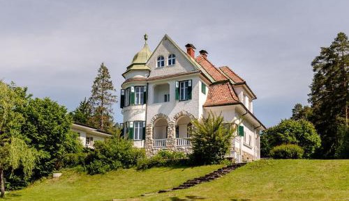 Studio with Lake View