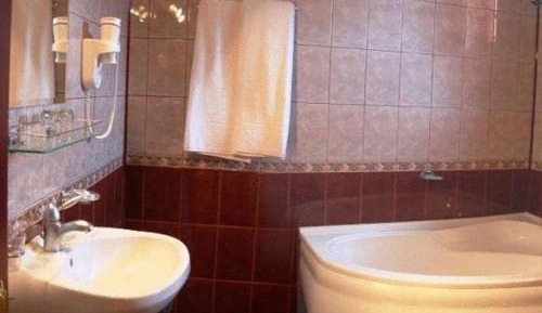 Twin Room (1-2 Adults)