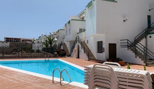 Apartment with Pool View 