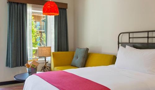 Deluxe King Room