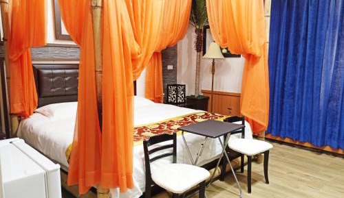 Queen Room with Spa Bath