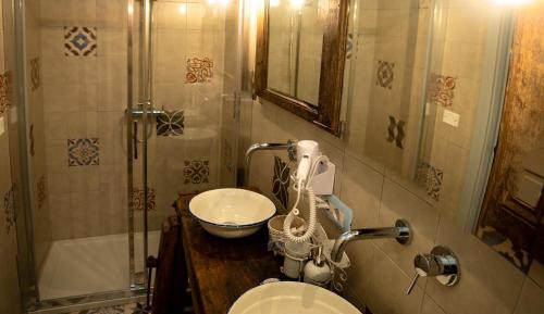 Double or Twin Room with Private Bathroom