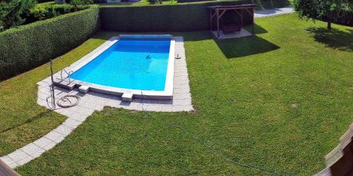 Apartment with Pool View 