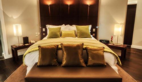 Luxury Club King Room with City View