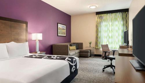 1 King Bed, Non-Smoking