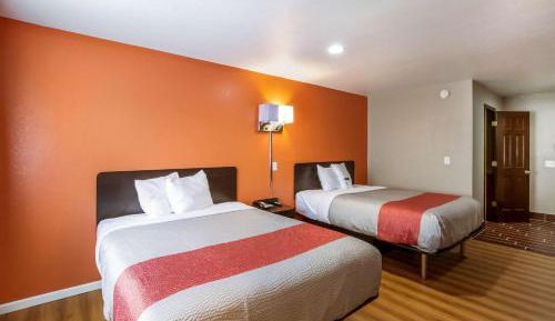 Deluxe Queen Room with Two Queen Beds - Non-Smoking