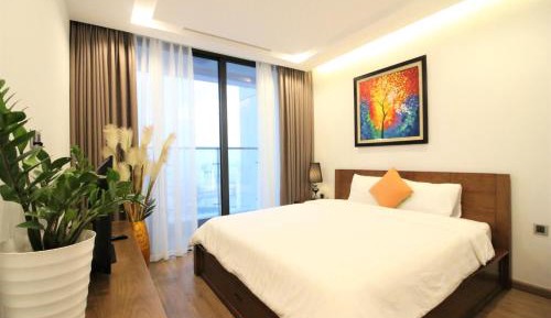 Four-Bedroom Apartment with Pool View