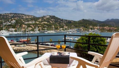 Double or Twin Room with Balcony and Sea View
