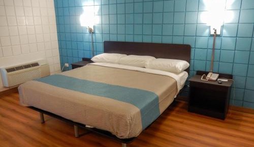 King Room - Non-Smoking