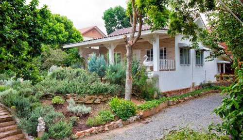 Three-Bedroom Country House