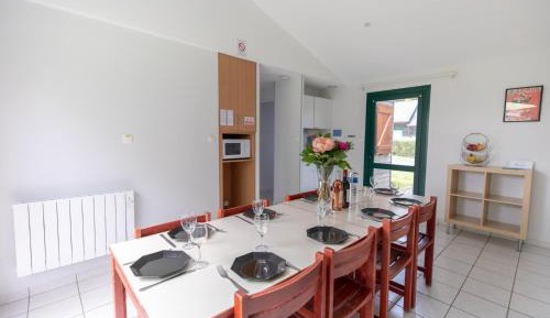 Chalet (10 Adults)
