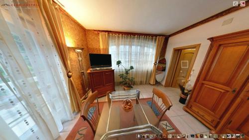 Six-Bedroom Villa 