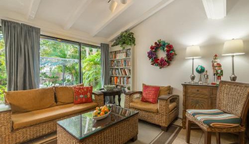Deluxe Two-Bedroom Apartment with Garden View