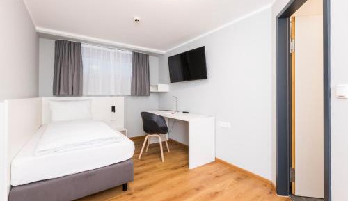 Single Room with Shared Bathroom