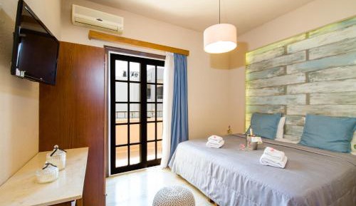 One-Bedroom Apartment with Balcony