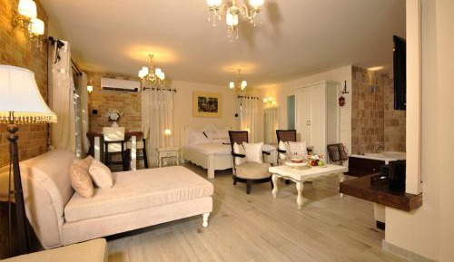 Deluxe Studio with Private Pool