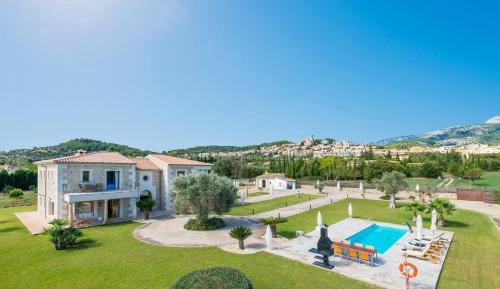Villa with Garden View