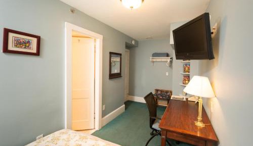 Room with One Double Bed with Private Bathroom