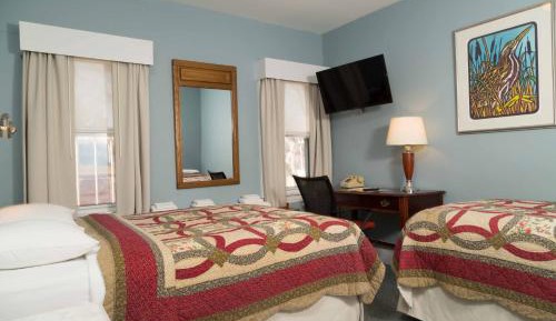 Double or Twin Room with Shared Bathroom