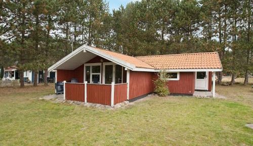 Three-Bedroom Holiday Home 