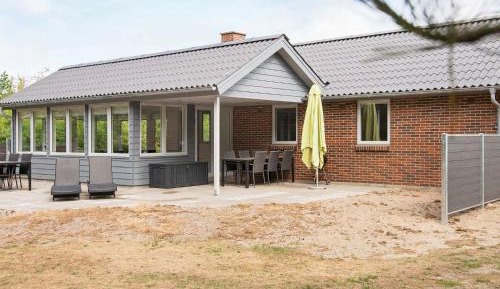 Three-Bedroom Holiday Home 