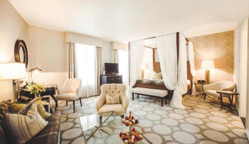 Junior Suite King with Sauna Access
