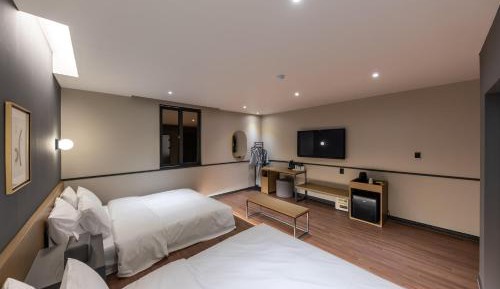 Japanese-Style Room