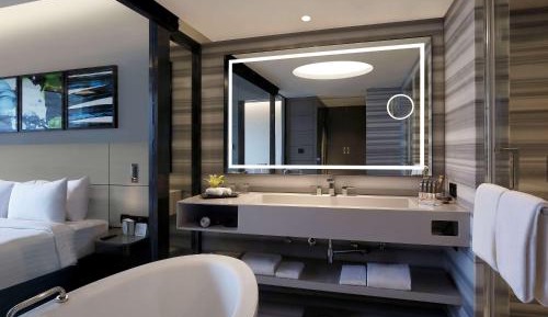Luxury Suite - Separate Living Room- Bath Tub