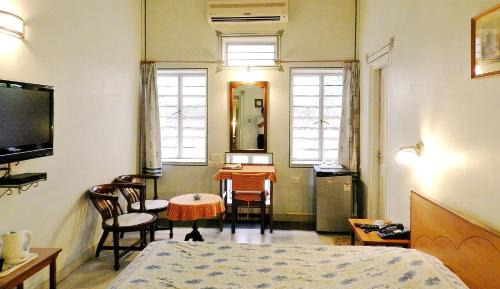 Superior Double or Twin Room (Free Bus Stand / Railway Station Pick up)